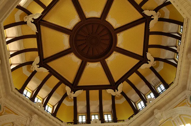 丸の内南口の天井