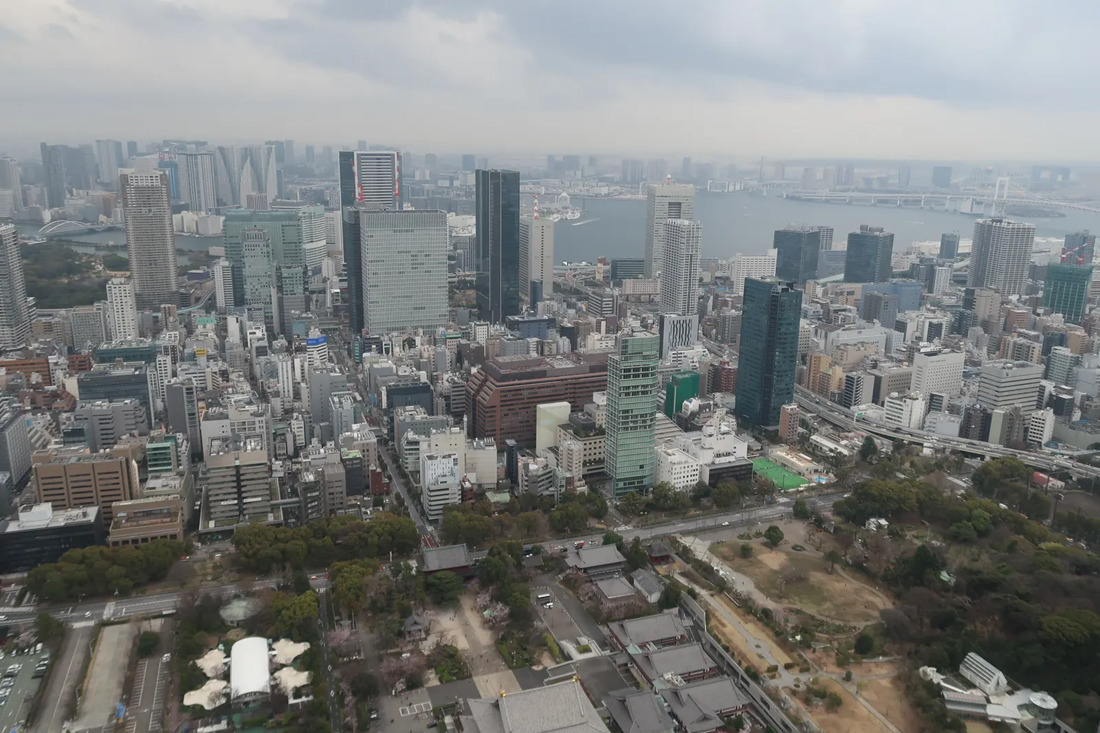 東京タワートップデッキから：浜松町方面