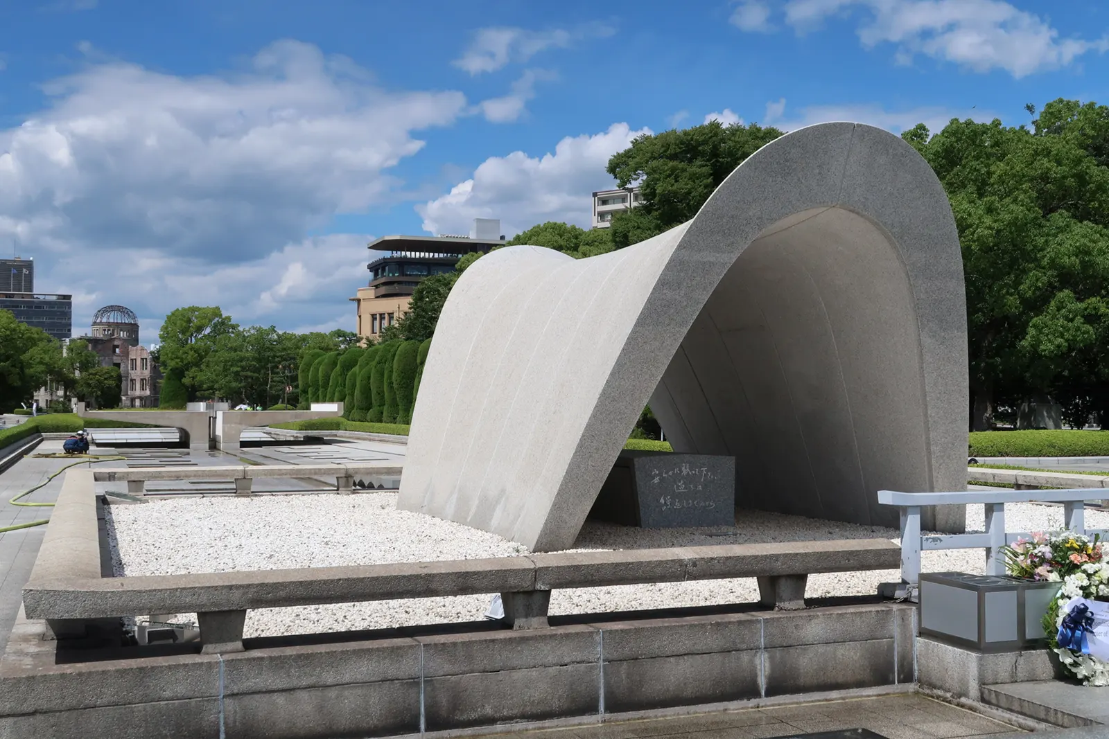平和記念公園と原爆ドーム