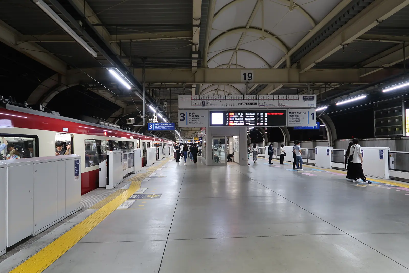 夜の京急蒲田駅