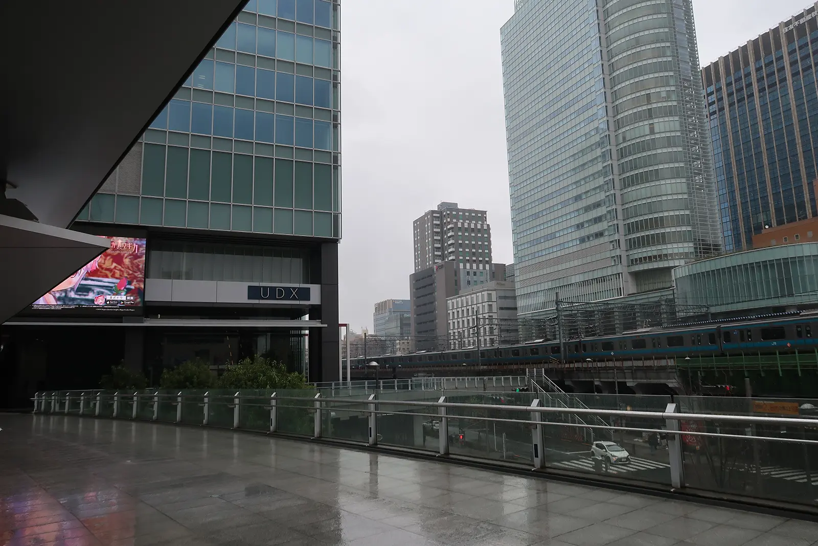 秋葉原駅前のデッキ